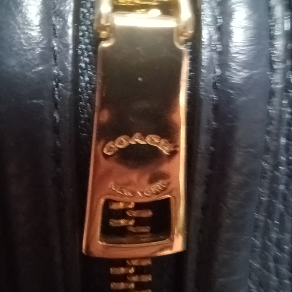 Elegant Blue Leather Tote Bag - Picture 10 of 16